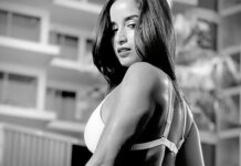 Pooja Bhalekar Instagram - 🦋Listen to your heart, Not to people’s opinions. 🤍🤍🤍 . . . . . . . . . . . #bikinigirl #bikinilife #bikinibody #fitnessgirl #fit #curves #glamour #desigirl #instagram #instadaily #hot #explorepage✨ #blackandwhite #photoshoot