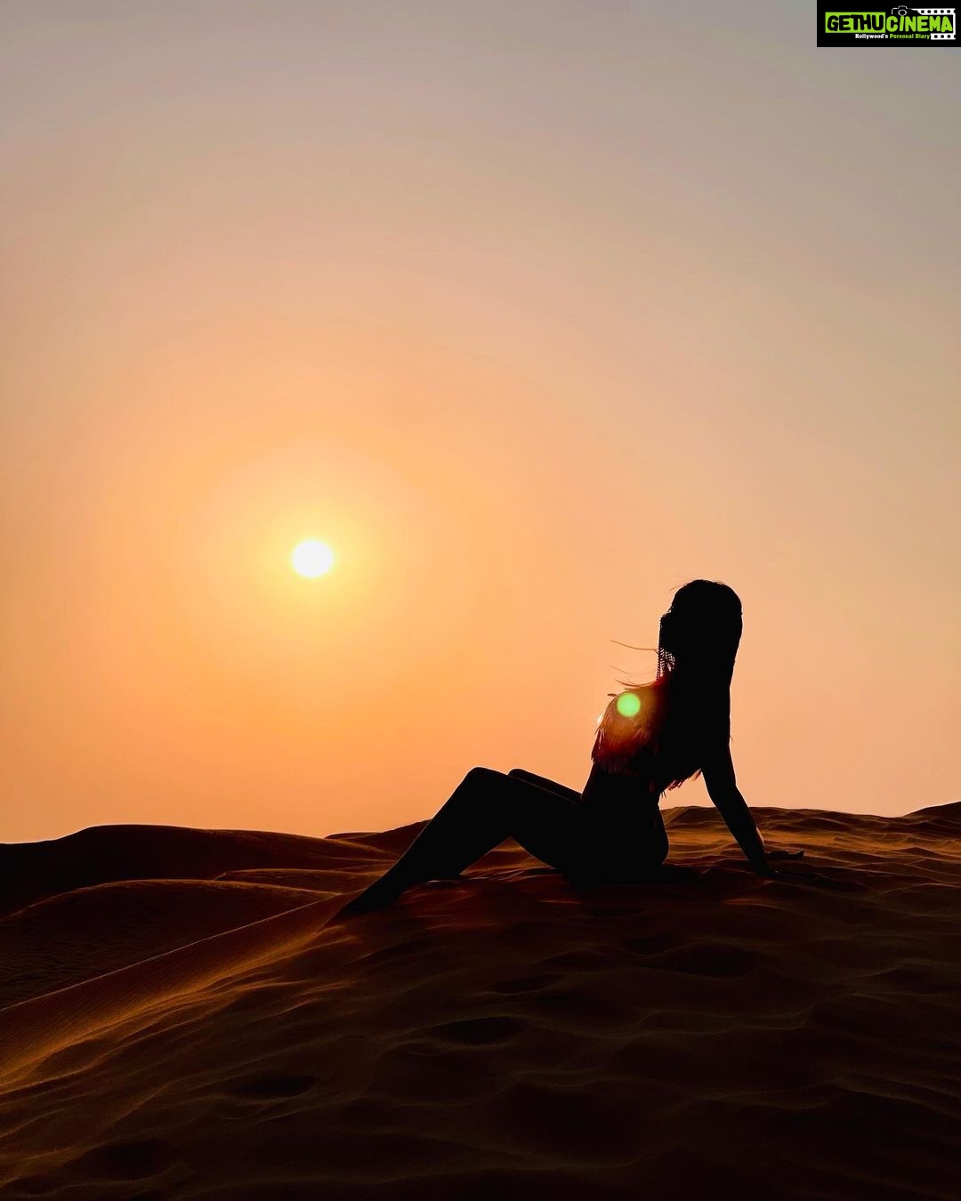Pooja Bhalekar Instagram - Colour-soaked Skies 🌅🏜 ✨PARADISE✨ . . . . . . . #sunset #photography #photooftheday #goldenhour #beauty #nature #desert #bohemian #love #fyp #foryou #explore #silhouette #curves #creative #artist #actress #instalike #instadaily #instagood #poojabhalekar #dubai #visitdubai #digitalnomad Dubai UAE