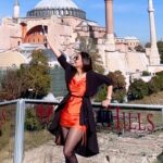 Pooja Salvi Instagram - Feeding the seagulls✨ . . . . . . #istanbul🇹🇷 #turkey🇹🇷 #istanbultourism #travel #sevenhillsrestaurant #rooftop #rooftopcafe #istanbulrooftops #hagiasophia #bluemosque Seven Hills Restaurant Istanbul