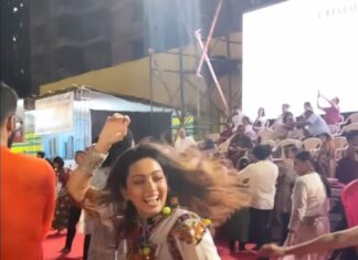 Pooja Salvi Instagram - This had to go on my post. #thewaitisover #falgunipathak #loveforgarba #navratri2022