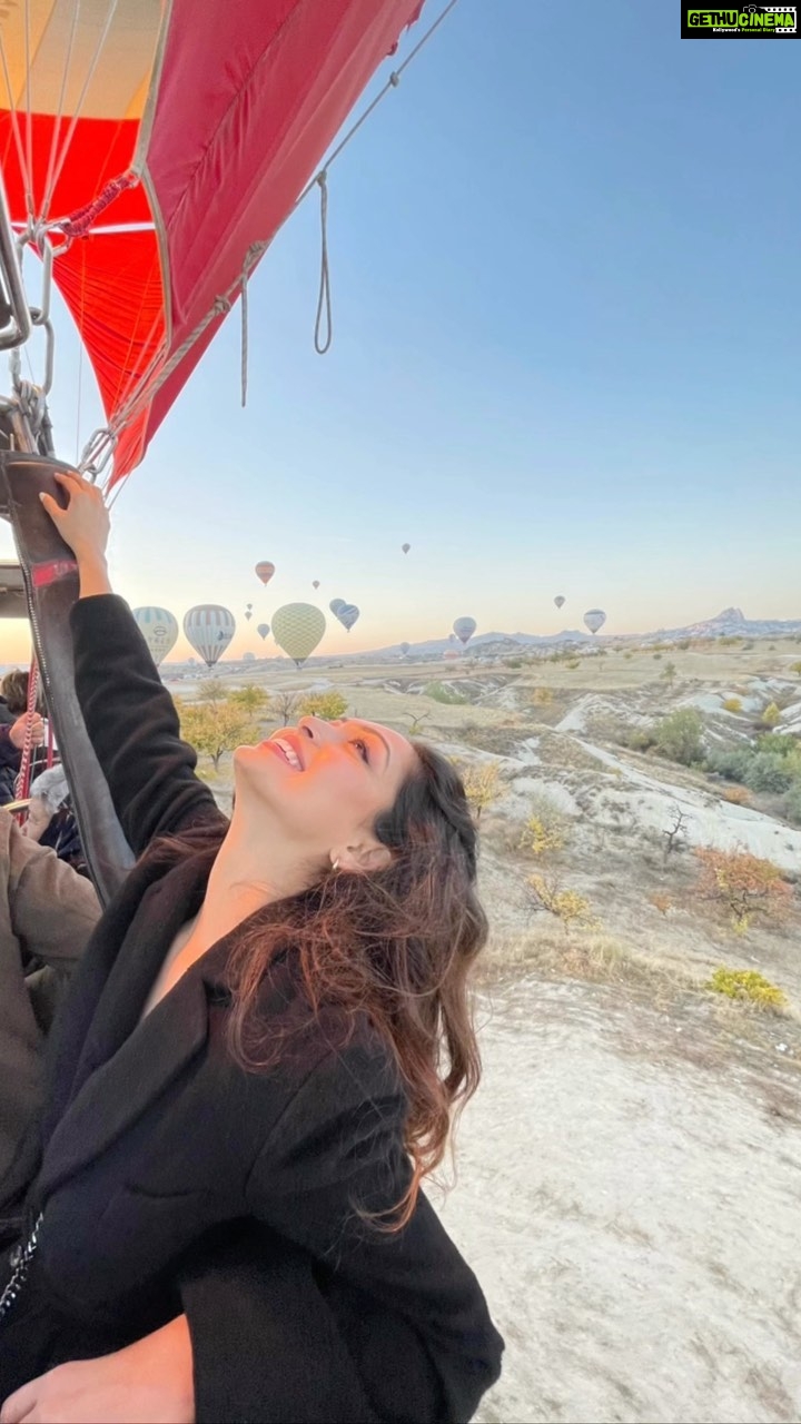 Pooja Salvi Instagram - A magical experience in Cappadocia✨ . . . . . . . . . #hotairballoon #cappadocia #experience #kapadokya #visitturkey #turkey🇹🇷 Cappadocia, Turkey