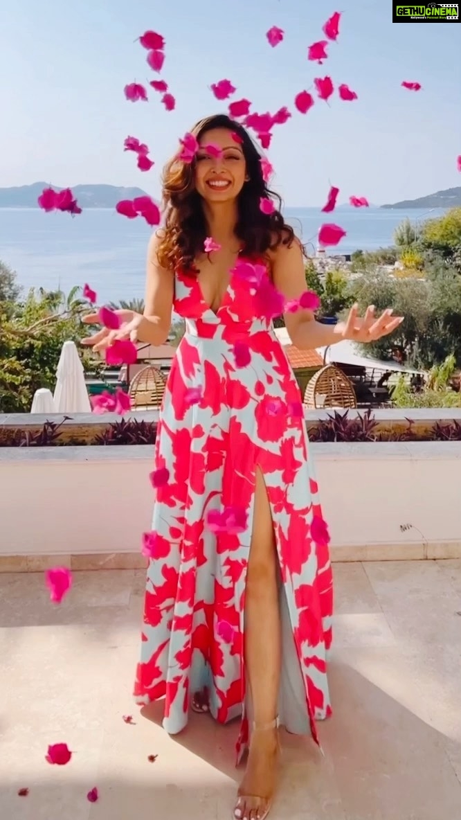 Pooja Salvi Instagram - 🌸 . . . . . . . . #turkey #kaş #slowmotion #instagramreels #ig #justforfun