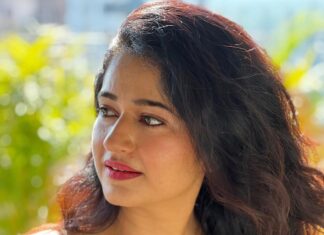 Poonam Bajwa Instagram - I like it when you smile … But I love it when I am the reason ~ a rai of light ❤️📸📸📸 @suneel1reddy