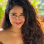 Poonam Bajwa Instagram – I like it when you smile …
But I love it when I am the reason 
~ a rai of light ❤️📸📸📸 @suneel1reddy