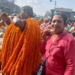 Poornima Bhagyaraj Instagram - At the banks of the Ganga underneath the #howrah bridge and the flower market at #Kolkata