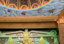 Poornima Bhagyaraj Instagram - Wonderful experience of seeing the Durga Pooja in Kolkata. Feeling the emotional connect of the people. Happy to know that it has now been recognised by #UNESCO as a heritage festival. A pandal created like the Vatican