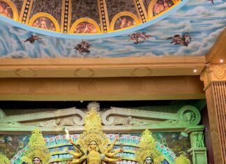 Poornima Bhagyaraj Instagram - Wonderful experience of seeing the Durga Pooja in Kolkata. Feeling the emotional connect of the people. Happy to know that it has now been recognised by #UNESCO as a heritage festival. A pandal created like the Vatican