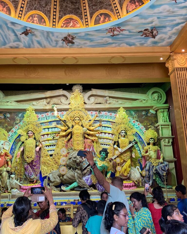 Poornima Bhagyaraj Instagram - Wonderful experience of seeing the Durga Pooja in Kolkata. Feeling the emotional connect of the people. Happy to know that it has now been recognised by #UNESCO as a heritage festival. A pandal created like the Vatican