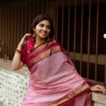 Pragya Nagra Instagram – Arali poo🌸🌺
Saree & blouse @studiovirupa ❤️
PC @harini_sarathy 🥰