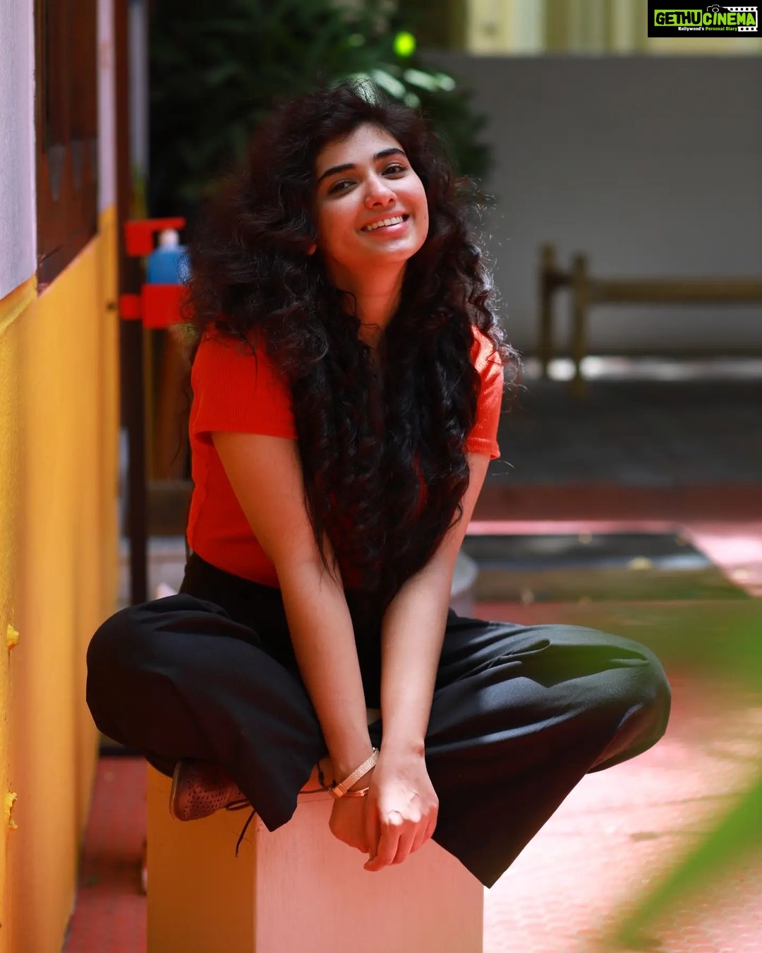 Pragya Nagra Instagram - My curly hair twin in a parallel universe PC @sat_narain ❤️ @shotsbyuv