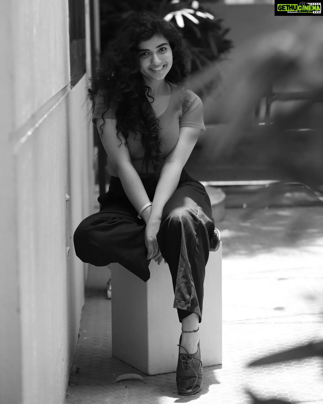 Pragya Nagra Instagram - My curly hair twin in a parallel universe PC @sat_narain ❤️ @shotsbyuv