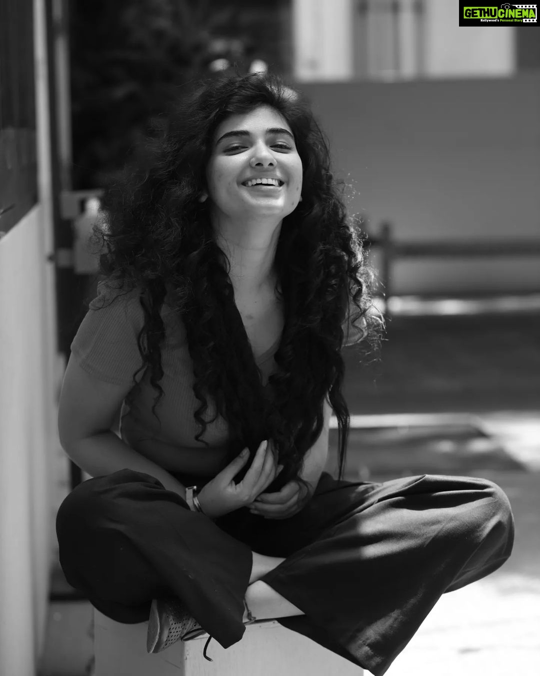 Pragya Nagra Instagram - My curly hair twin in a parallel universe PC @sat_narain ❤️ @shotsbyuv