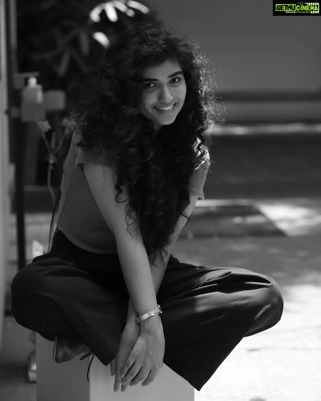 Pragya Nagra Instagram - My curly hair twin in a parallel universe PC @sat_narain ❤️ @shotsbyuv