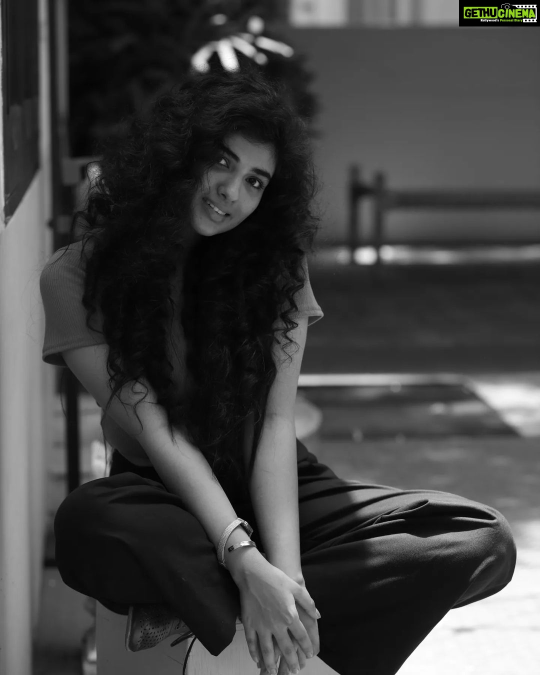 Pragya Nagra Instagram - My curly hair twin in a parallel universe PC @sat_narain ❤️ @shotsbyuv