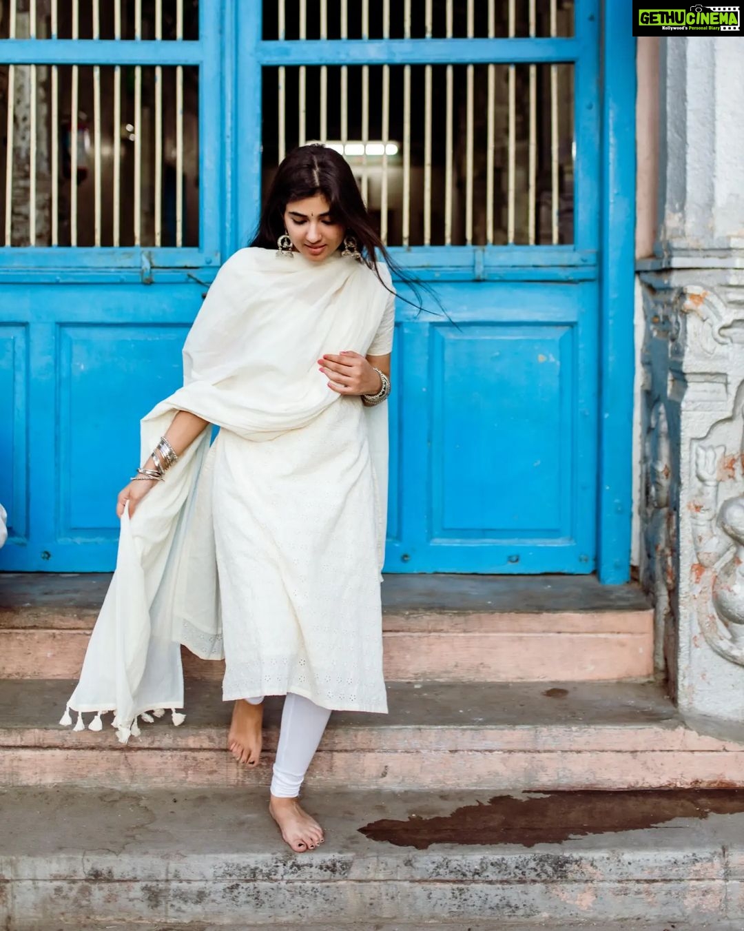 Pragya Nagra Instagram - Happy Independence Day Kurta+Dupatta set @studiovirupa ❤️ PC @harini_sarathy 🥰