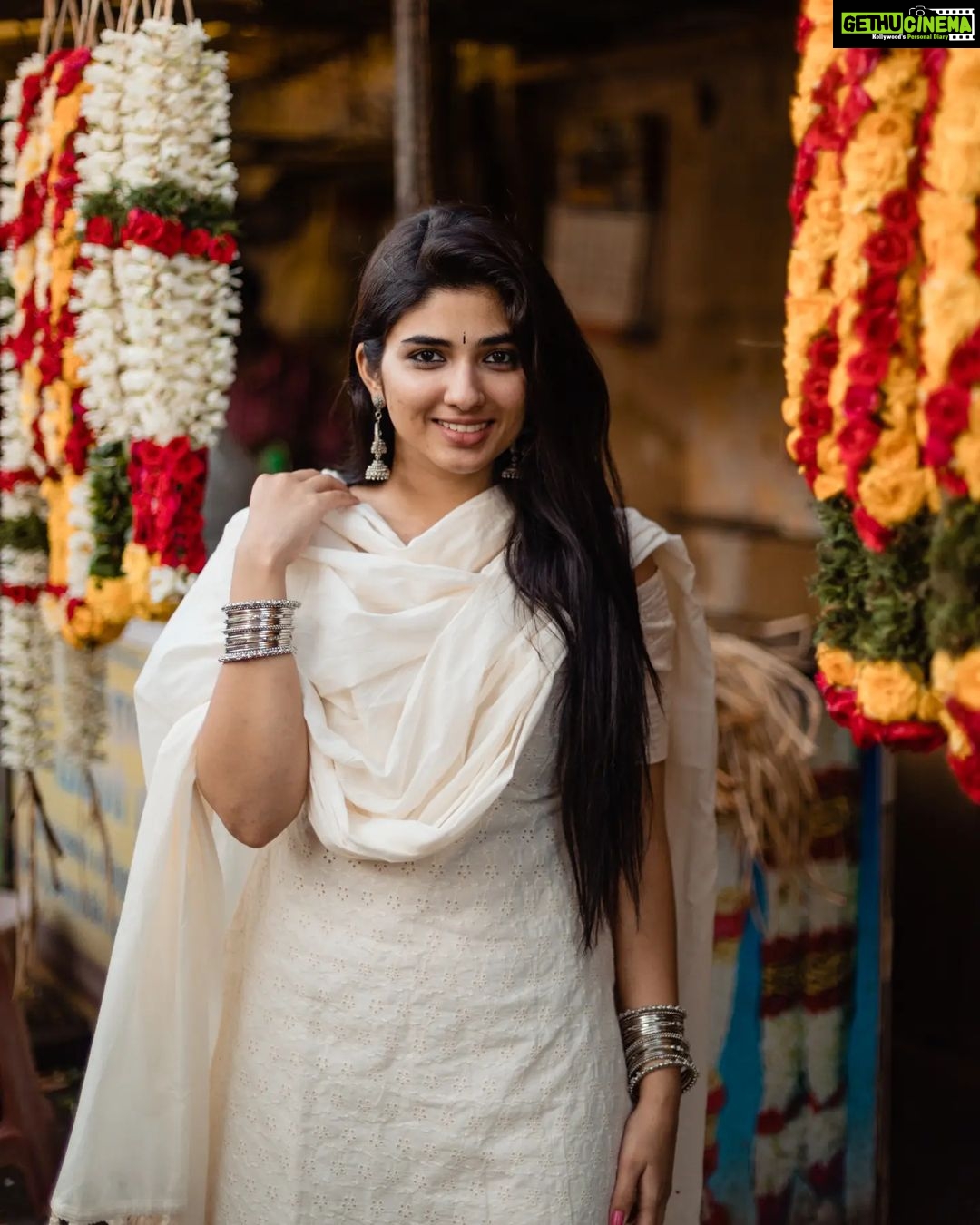 Pragya Nagra Instagram - Happy Independence Day Kurta+Dupatta set @studiovirupa ❤️ PC @harini_sarathy 🥰