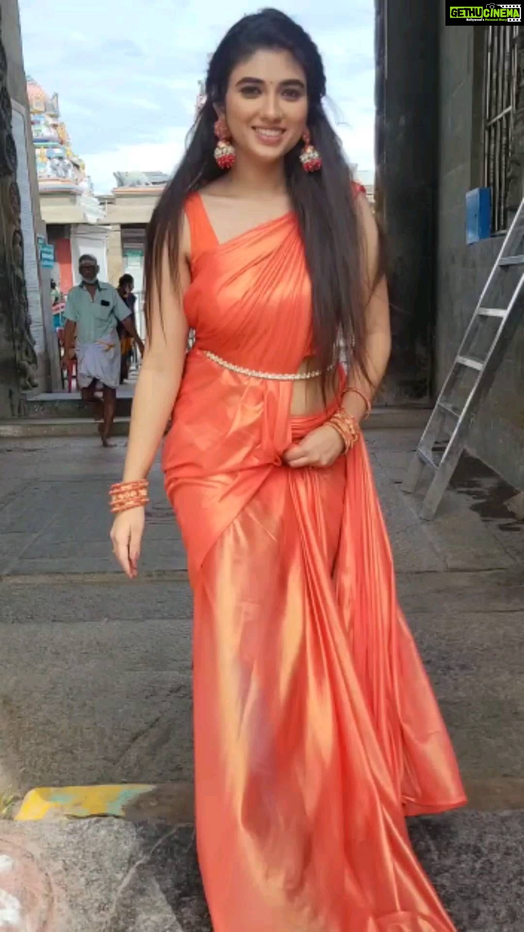 Pragya Nagra Instagram - In love with this song 💚 #MaayaGangaSong #BanarasTheFilm @urszaidkhan #Jaysoorya