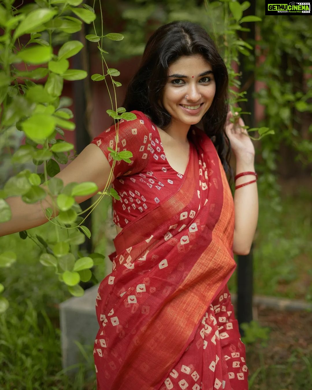 Pragya Nagra Instagram - PC @gowtham__rajendran 🥰 Saree @silks_hub 🌸 Styling @anchita_nagra ❤️ #vintage #vintagestyle #vintageaesthetic #vintagefashion #vintageclothing #sareelover #sareedraping #sareelove #saree #sareeblogger #sareeindia #sareeaddict #sareepact #sareeonline #sareeswag #chennai #chennaimodels #coimbatore #madurai #chennaigirls #chennaiblogger #ootd #fashionblogger #fashionmodel #models #chennaimodels #hyderabad #kerala #trending #instagood