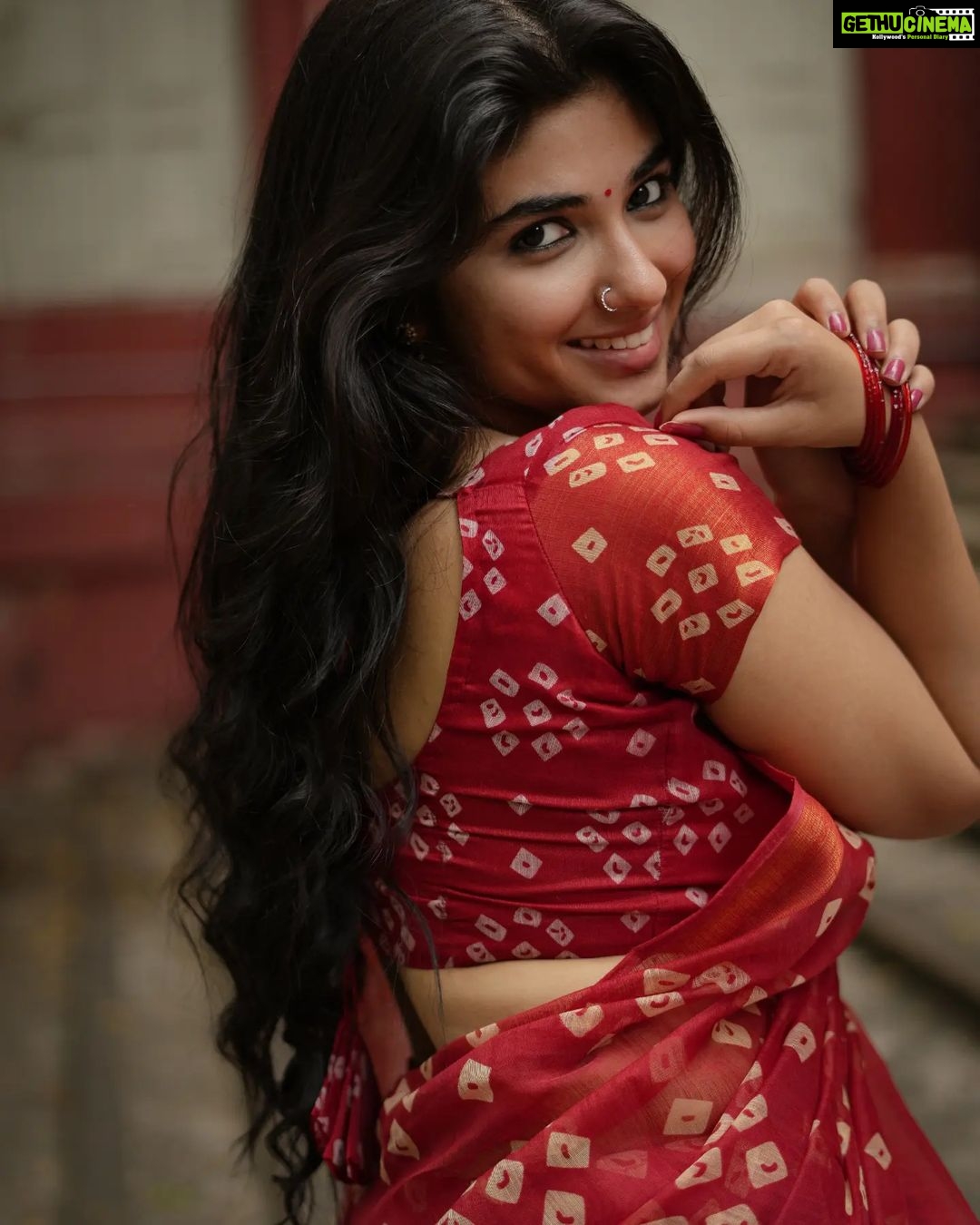 Pragya Nagra Instagram - PC @gowtham__rajendran 🥰 Saree @silks_hub 🌸 Styling @anchita_nagra ❤️ #vintage #vintagestyle #vintageaesthetic #vintagefashion #vintageclothing #sareelover #sareedraping #sareelove #saree #sareeblogger #sareeindia #sareeaddict #sareepact #sareeonline #sareeswag #chennai #chennaimodels #coimbatore #madurai #chennaigirls #chennaiblogger #ootd #fashionblogger #fashionmodel #models #chennaimodels #hyderabad #kerala #trending #instagood