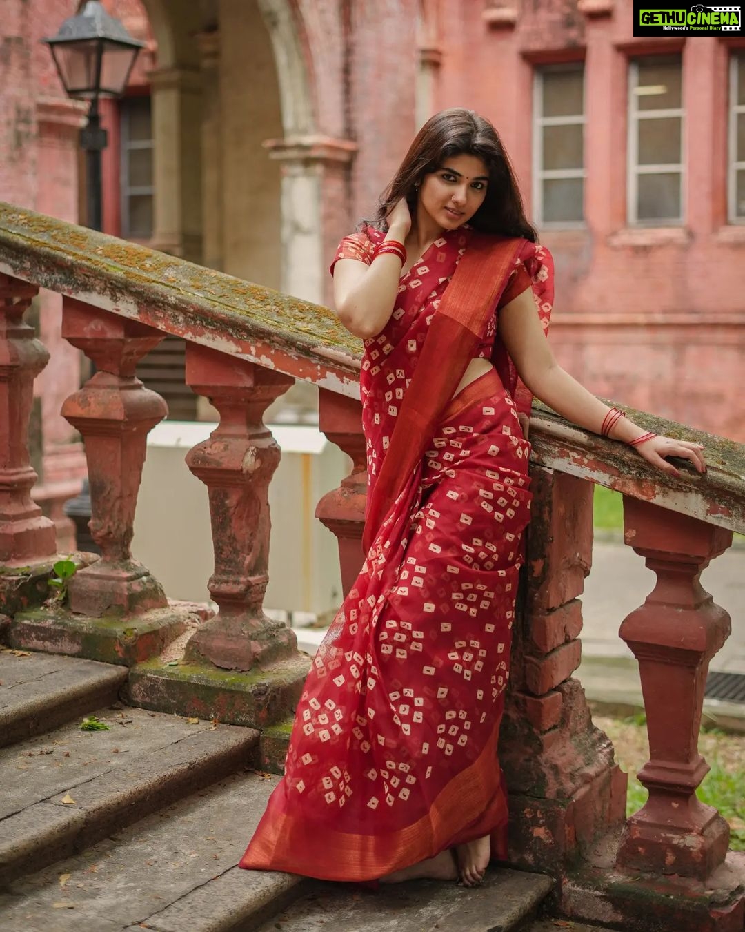Pragya Nagra Instagram - Saree @silks_hub 🌸 PC @gowtham__rajendran 🥰 Styling @anchita_nagra ❤️ #vintage #vintagestyle #vintageaesthetic #vintagefashion #vintageclothing #sareelover #sareedraping #sareelove #saree #sareeblogger #sareeindia #sareeaddict #sareepact #sareeonline #sareeswag #chennai #chennaimodels #coimbatore #madurai #chennaigirls #chennaiblogger #ootd #fashionblogger #fashionmodel #models #chennaimodels #hyderabad #kerala #trending #instagood