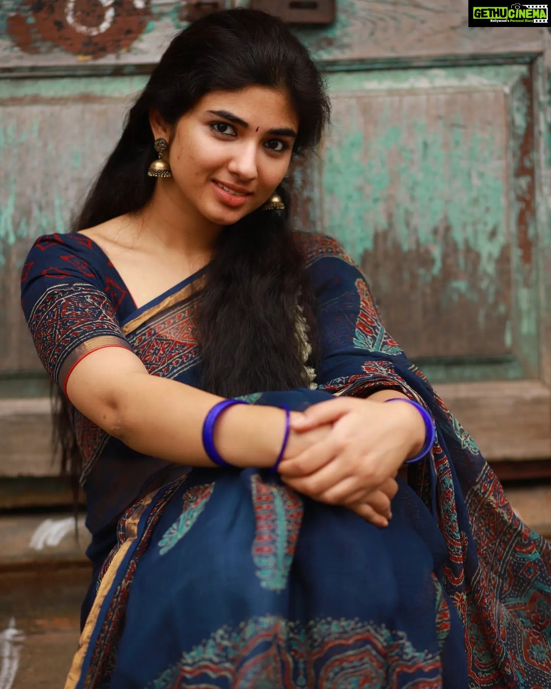 Pragya Nagra Instagram - Happy National Handloom Day❤️ Saree @labelpavishka Blouse @dimahfashion PC @sat_narain #vintage #vintagestyle #vintageaesthetic #vintagefashion #vintageclothing #sareelover #sareedraping #sareelove #saree #sareeblogger #sareeindia #sareeaddict #sareepact #sareeonline #sareeswag #chennai #chennaimodels #coimbatore #madurai #chennaigirls #chennaiblogger #ootd #fashionblogger #fashionmodel #models #chennaimodels #hyderabad #kerala #trending #instagood