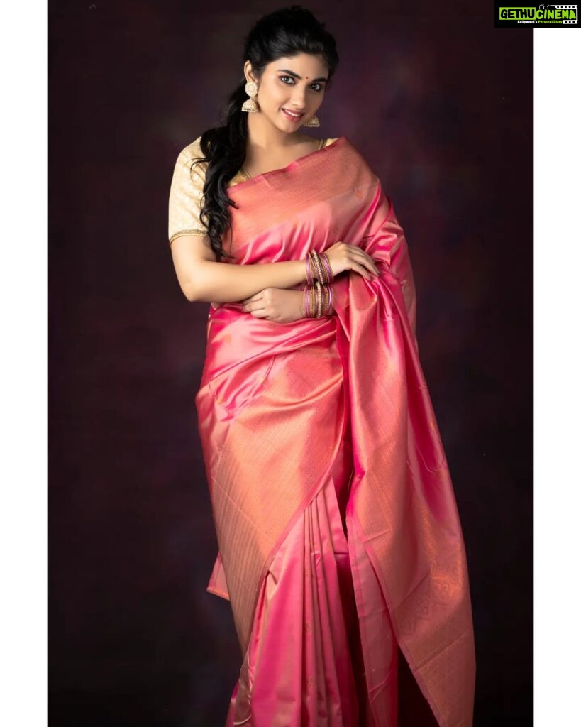 Pragya Nagra Instagram - For over 30 years, Theni Anantham has been celebrating tradition, fashion, and femininity! @theniananthamofficial . This Aadi, I'm overjoyed to celebrate with them while adorning their pure, gorgeous, handmade sarees! . Plus, their new website just launched! You have to grab your favourite designs while you can! #TheniAnantham #websitelaunch #traditional #sari #saree #elegance #website #HappinessBegins #aadi #aadisale #aadianantham
