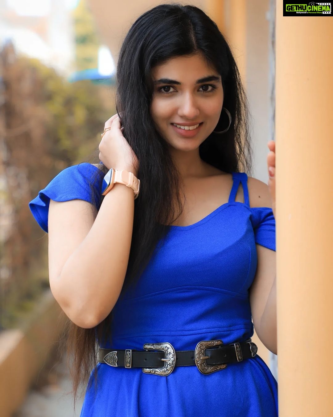 Pragya Nagra Instagram - Impromptu shoots be like.....😋 @behindwoodsofficial