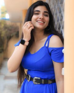 Pragya Nagra Instagram - Impromptu shoots be like.....😋 @behindwoodsofficial