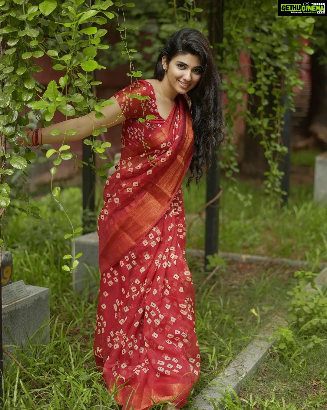 Pragya Nagra Instagram - PC @gowtham__rajendran 🥰 Saree @silks_hub 🌸 Styling @anchita_nagra ❤️ #vintage #vintagestyle #vintageaesthetic #vintagefashion #vintageclothing #sareelover #sareedraping #sareelove #saree #sareeblogger #sareeindia #sareeaddict #sareepact #sareeonline #sareeswag #chennai #chennaimodels #coimbatore #madurai #chennaigirls #chennaiblogger #ootd #fashionblogger #fashionmodel #models #chennaimodels #hyderabad #kerala #trending #instagood