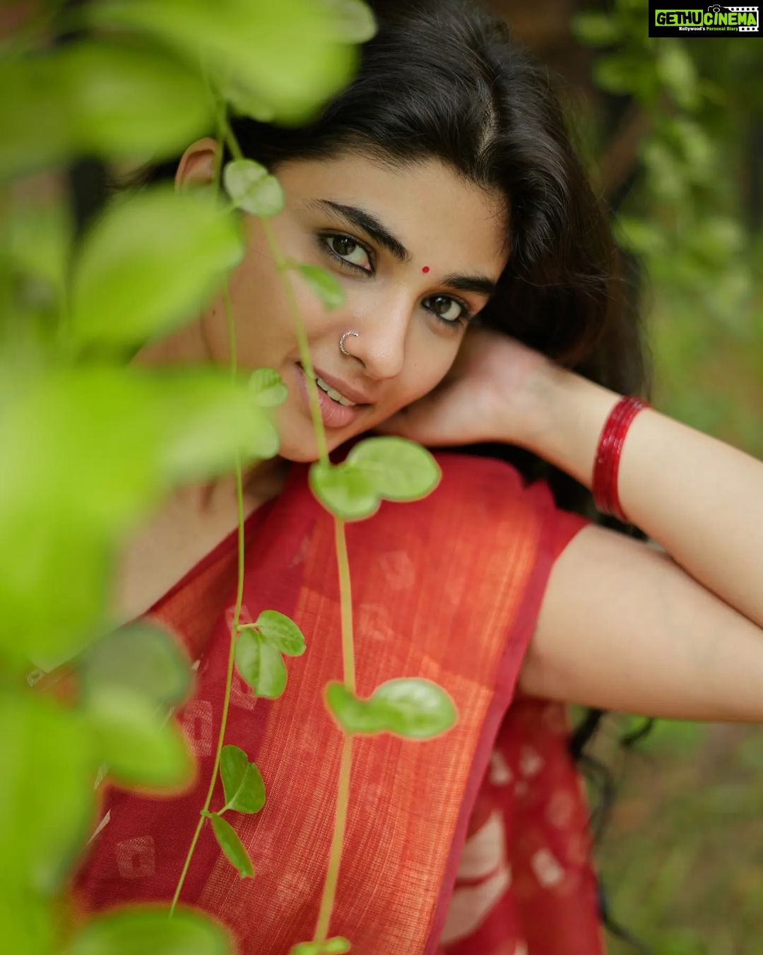 Pragya Nagra Instagram - PC @gowtham__rajendran 🥰 Saree @silks_hub 🌸 Styling @anchita_nagra ❤️ #vintage #vintagestyle #vintageaesthetic #vintagefashion #vintageclothing #sareelover #sareedraping #sareelove #saree #sareeblogger #sareeindia #sareeaddict #sareepact #sareeonline #sareeswag #chennai #chennaimodels #coimbatore #madurai #chennaigirls #chennaiblogger #ootd #fashionblogger #fashionmodel #models #chennaimodels #hyderabad #kerala #trending #instagood