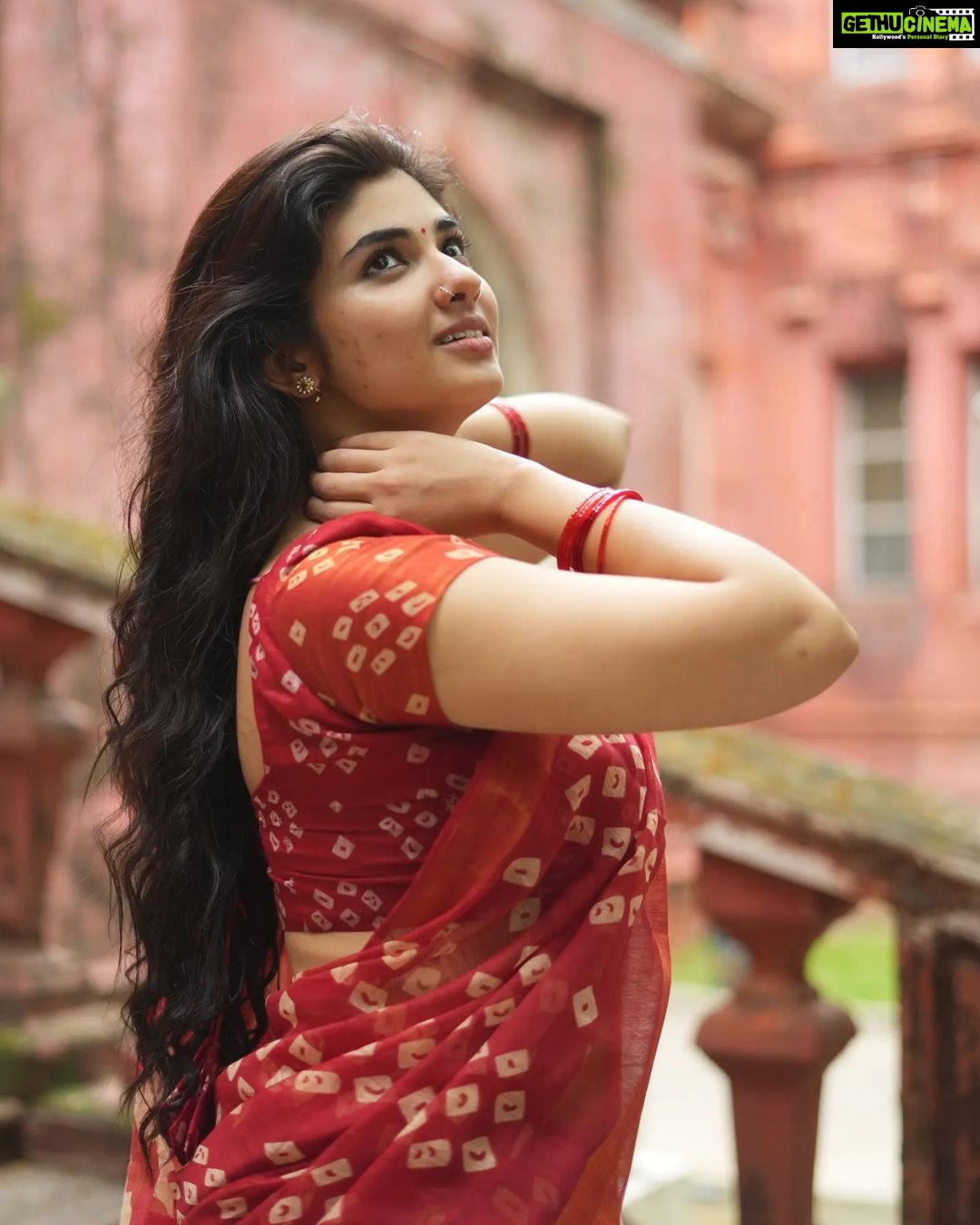 Pragya Nagra Instagram - PC @gowtham__rajendran 🥰 Saree @silks_hub 🌸 Styling @anchita_nagra ❤️ #vintage #vintagestyle #vintageaesthetic #vintagefashion #vintageclothing #sareelover #sareedraping #sareelove #saree #sareeblogger #sareeindia #sareeaddict #sareepact #sareeonline #sareeswag #chennai #chennaimodels #coimbatore #madurai #chennaigirls #chennaiblogger #ootd #fashionblogger #fashionmodel #models #chennaimodels #hyderabad #kerala #trending #instagood