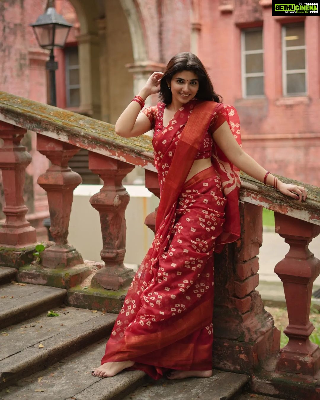 Pragya Nagra Instagram - Saree @silks_hub 🌸 PC @gowtham__rajendran 🥰 Styling @anchita_nagra ❤️ #vintage #vintagestyle #vintageaesthetic #vintagefashion #vintageclothing #sareelover #sareedraping #sareelove #saree #sareeblogger #sareeindia #sareeaddict #sareepact #sareeonline #sareeswag #chennai #chennaimodels #coimbatore #madurai #chennaigirls #chennaiblogger #ootd #fashionblogger #fashionmodel #models #chennaimodels #hyderabad #kerala #trending #instagood
