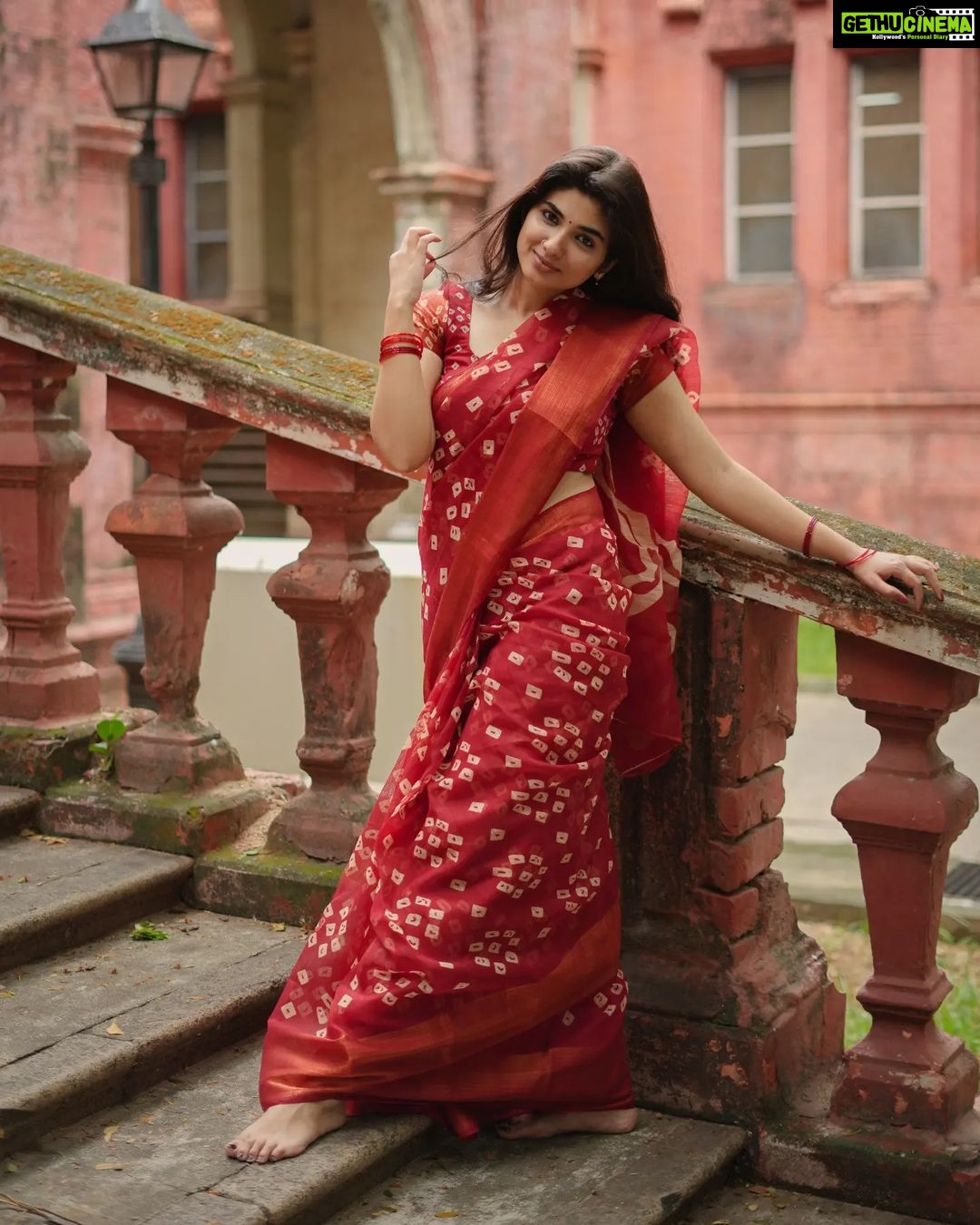 Pragya Nagra Instagram - Saree @silks_hub 🌸 PC @gowtham__rajendran 🥰 Styling @anchita_nagra ❤️ #vintage #vintagestyle #vintageaesthetic #vintagefashion #vintageclothing #sareelover #sareedraping #sareelove #saree #sareeblogger #sareeindia #sareeaddict #sareepact #sareeonline #sareeswag #chennai #chennaimodels #coimbatore #madurai #chennaigirls #chennaiblogger #ootd #fashionblogger #fashionmodel #models #chennaimodels #hyderabad #kerala #trending #instagood