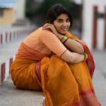 Pragya Nagra Instagram - Last one in this series...I promise 😋🌼 @sat_narain @rahulravindran @mmshootography Stylist @niranjanisundar Saree & Blouse @studio_thari Location courtesy @srivathsan_vijayaraghavan