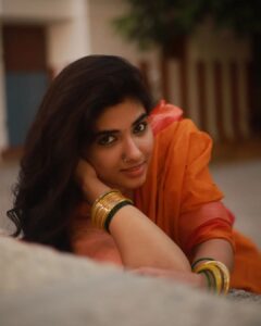 Pragya Nagra Instagram - 🌼 @sat_narain @rahulravindran @mmshootography Stylist @niranjanisundar Saree & Blouse @studio_thari Location courtesy @srivathsan_vijayaraghavan