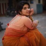 Pragya Nagra Instagram – Sundari kannal oru seithi
Solladi innaal nalla thaethi🌼
@sat_narain
@rahulravindran @mmshootography 
Stylist @niranjanisundar 
Saree & Blouse @studio_thari
Location courtesy @srivathsan_vijayaraghavan