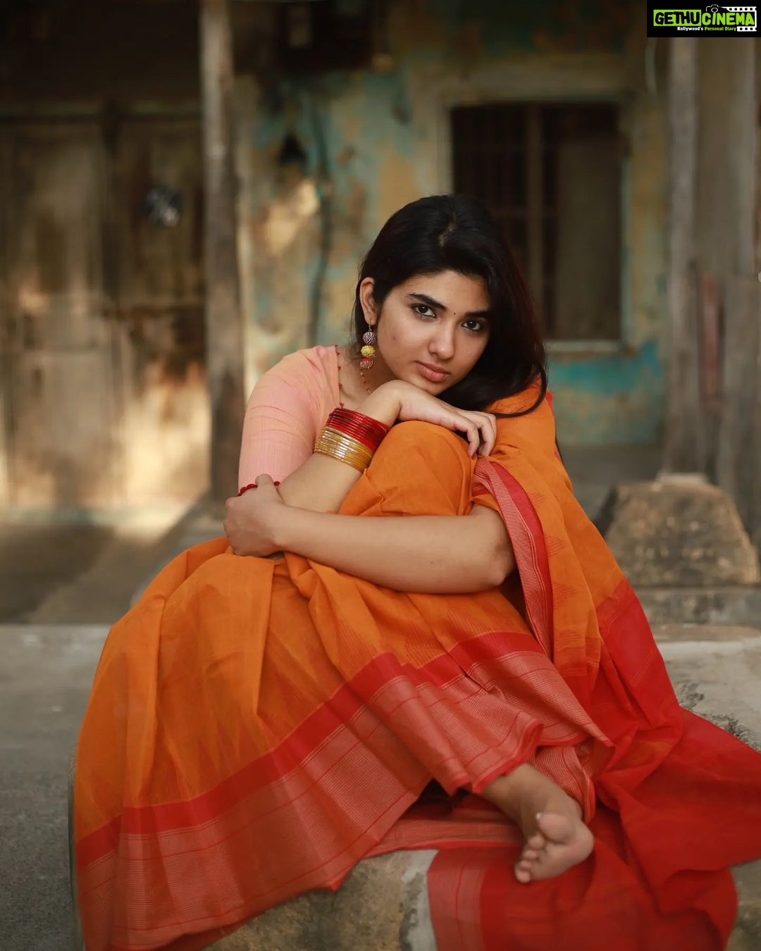 Pragya Nagra Instagram - Thankyou for 600k strong family!❤️ I hope you continue to shower your support and love with each passing day🥰 Thankyou to this amazing team @sat_narain @rahulravindran @mmshootography Stylist @niranjanisundar Saree & Blouse @studio_thari Location courtesy @srivathsan_vijayaraghavan Parthasarathy Temple, Triplicane