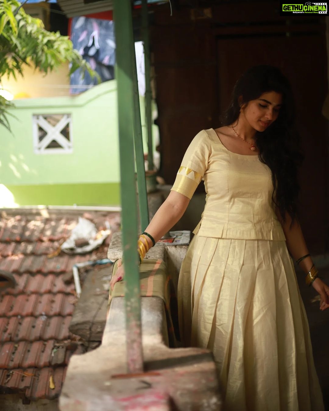Pragya Nagra Instagram - Special thanks to the entire team🥰❤️ @rahulravindran @sat_narain @mmshootography Accessories @studio_thari @niranjanisundar Outfit @kerala_bygone_fashion Stitched by @dimahfashion @farida0219