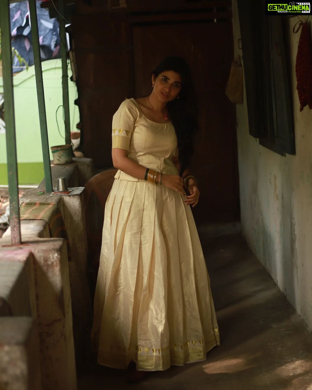 Pragya Nagra Instagram - Special thanks to the entire team🥰❤️ @rahulravindran @sat_narain @mmshootography Accessories @studio_thari @niranjanisundar Outfit @kerala_bygone_fashion Stitched by @dimahfashion @farida0219