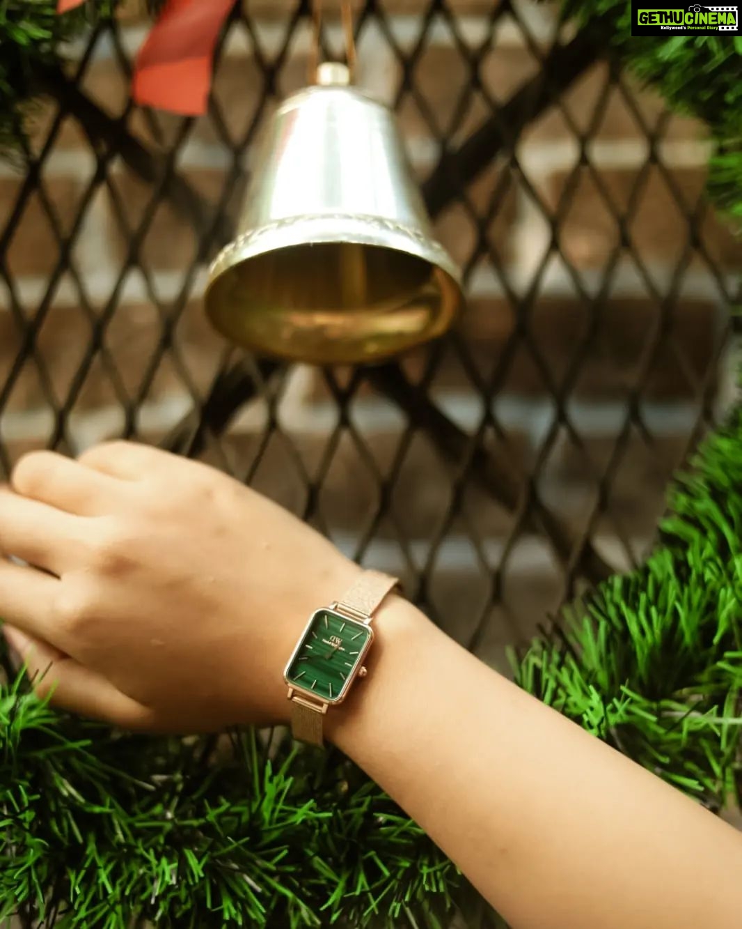 Pragya Nagra Instagram - It’s the most beautiful time of the year @danielwellington is making it prettier with it’s holiday offers with up to 30% off on all products and an additional 15% off when you use my code ‘PRAGYADW’ #ad #dwindia #danielwellington