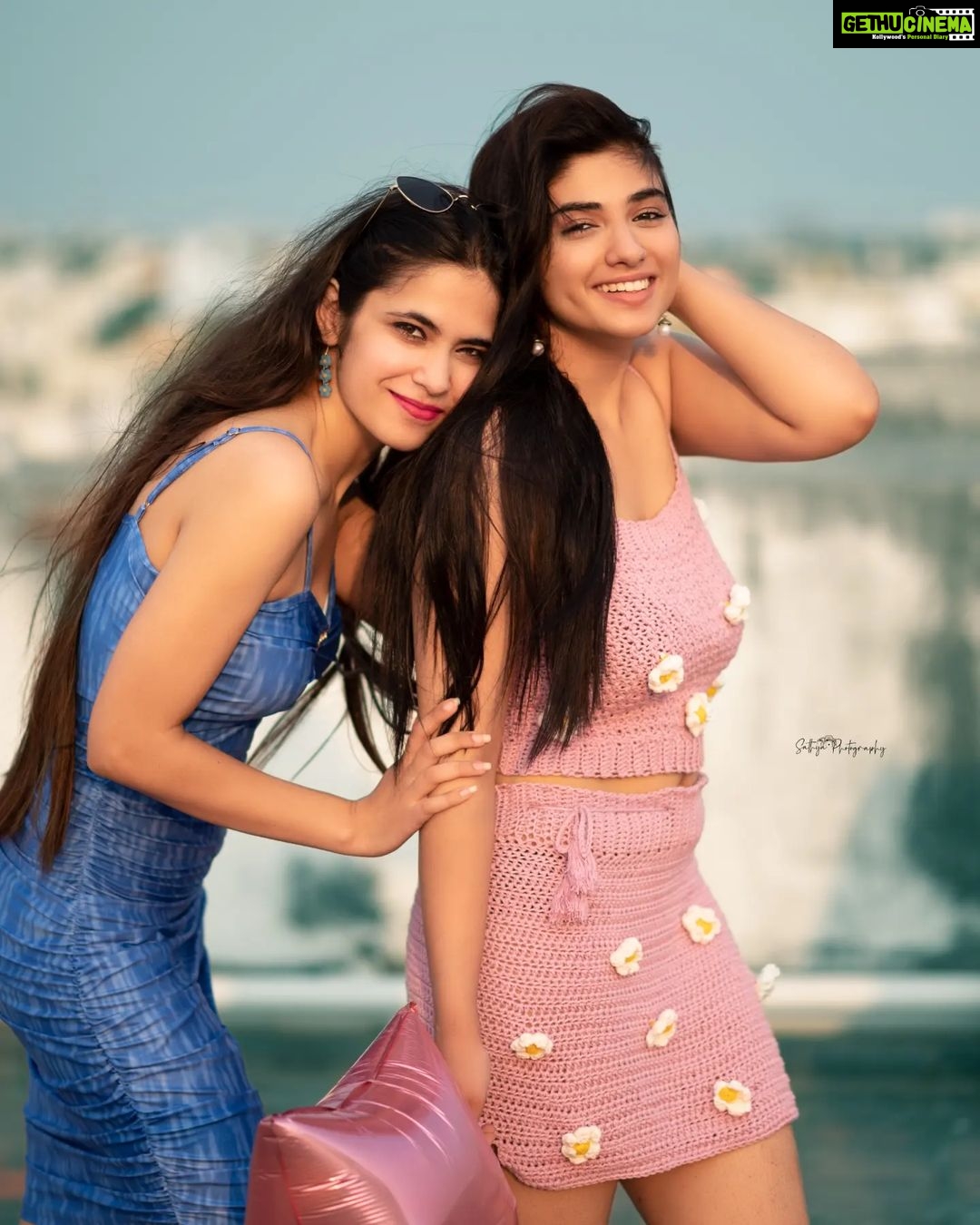 Pragya Nagra Instagram - Introducing my beautiful sister @anchita_nagra 🥰❤️🌸 PC @sathyaphotography3 📷 Pink co-ord set @__handmadewithluv__ 👚 Blue dress @urbanic_in 👗
