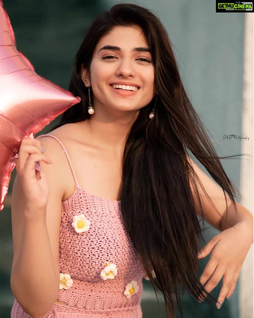 Pragya Nagra Instagram - Pretty in pink🌸 Crochet top&skirt set @__handmadewithluv__ ❤️ PC @sathyaphotography3 🥰