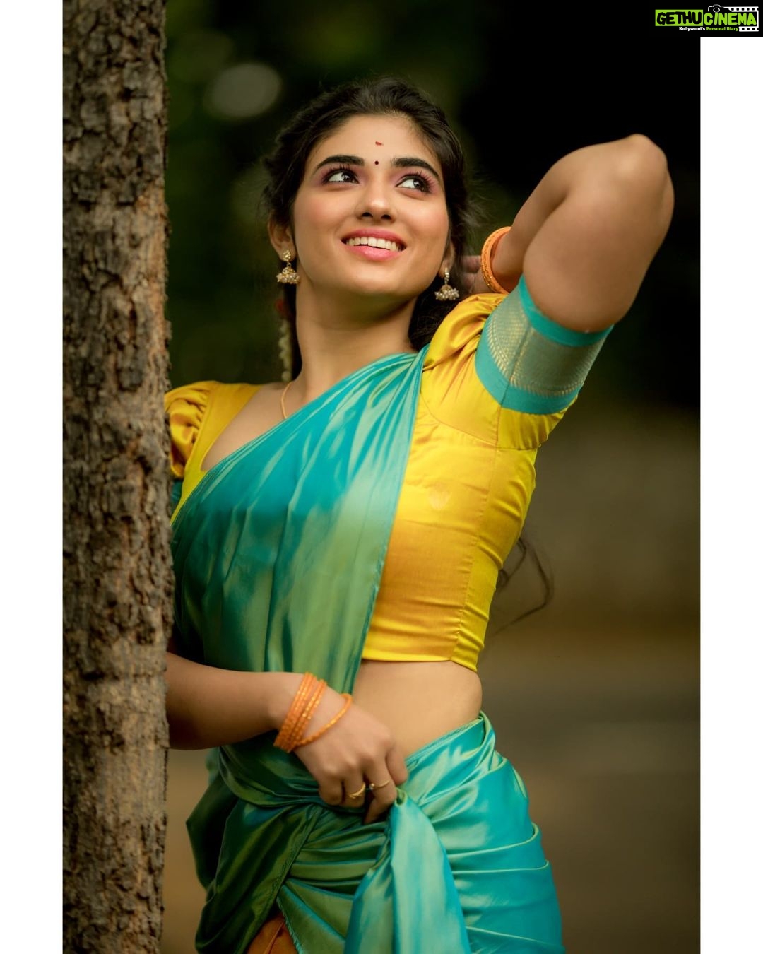Pragya Nagra Instagram - Poo pottu dhavani🌸❤ Artist - @pragyanagra Costumes - @ivalinmabia Photography - @camerasenthil Makeup - @jiyamakeupartistry Hair - @keerthana_makeup_and_hair Shoot organized by @rrajeshananda