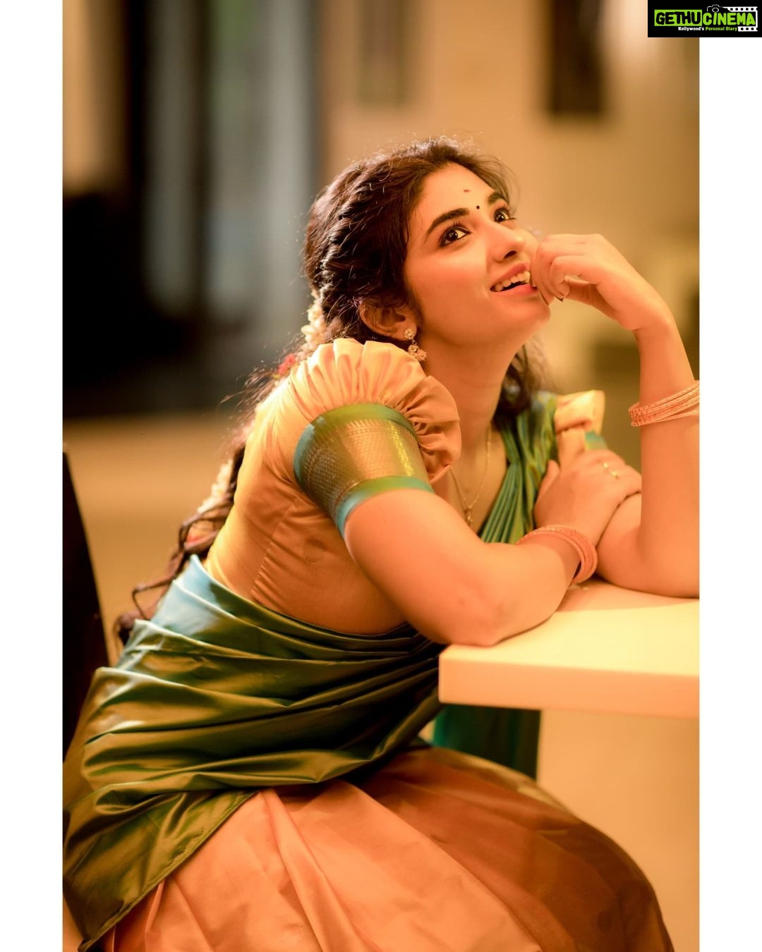 Pragya Nagra Instagram - Vintage vibes🥰❤ Artist - @pragyanagra Costumes - @ivalinmabia Photography - @camerasenthil Makeup - @jiyamakeupartistry Hair - @keerthana_makeup_and_hair Shoot organized by @rrajeshananda
