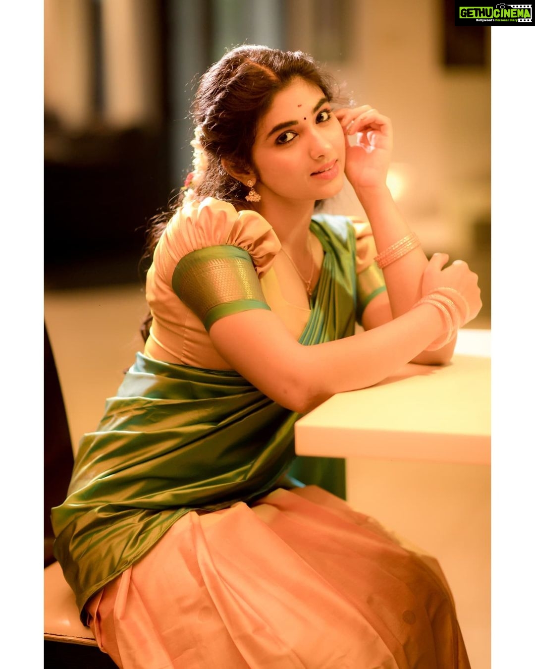 Pragya Nagra Instagram - Vintage vibes🥰❤ Artist - @pragyanagra Costumes - @ivalinmabia Photography - @camerasenthil Makeup - @jiyamakeupartistry Hair - @keerthana_makeup_and_hair Shoot organized by @rrajeshananda