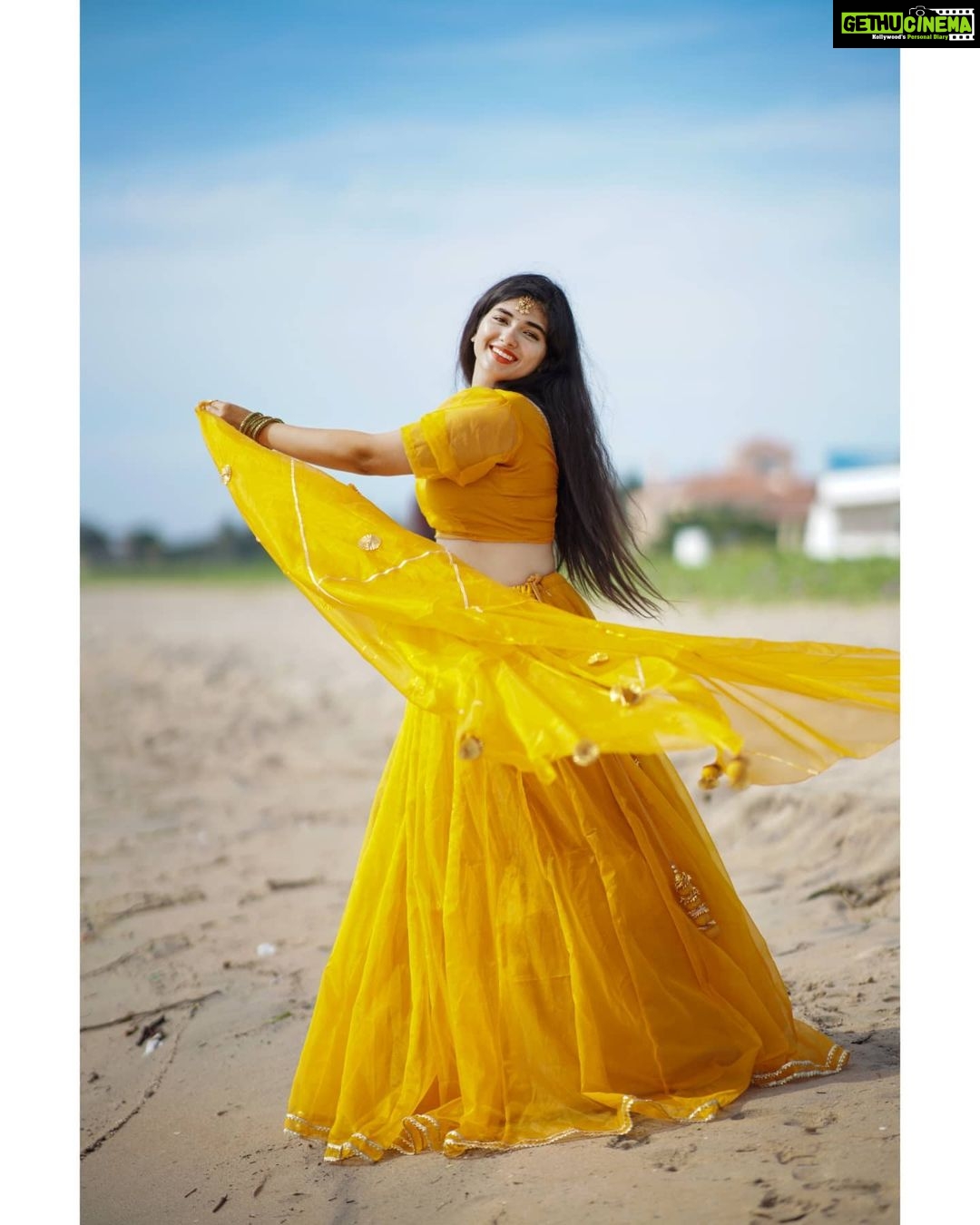Pragya Nagra Instagram - Obsessing over this Gota Patti Lehenga with a Rajasthani touch from @radheyscouture for long now❤ PC @arunprasath_photography 🥰
