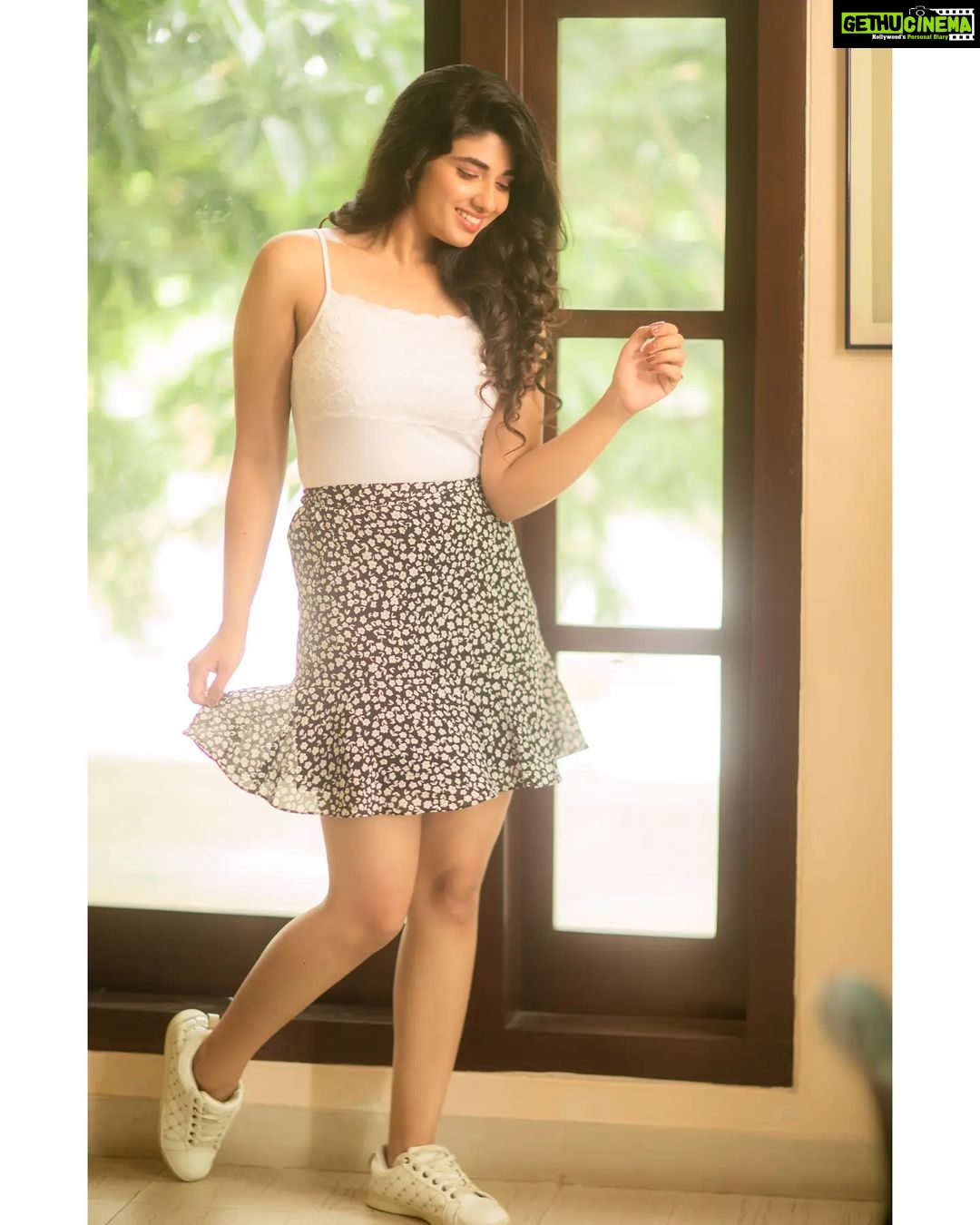 Pragya Nagra Instagram - White & Black🤍🖤 Stylist - @priyaregan_mb Photography - @camerasenthil Makeup - @jiyamakeupartistry Hair - @rakmakeupartistry Shoot organised by @rrajeshananda 🥰❤
