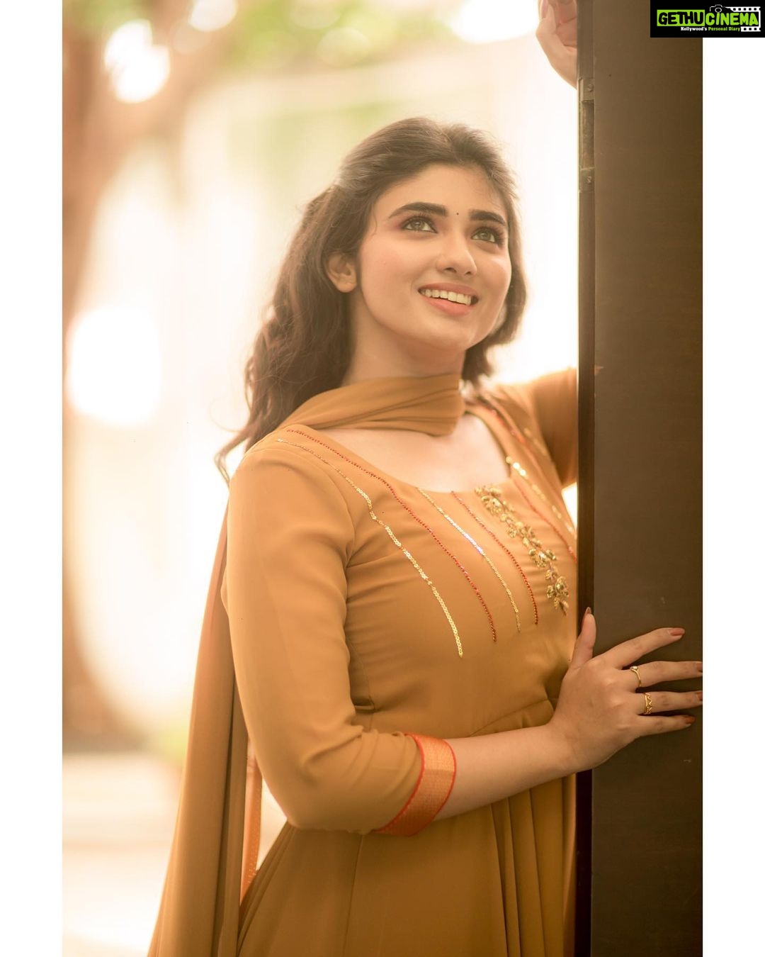 Pragya Nagra Instagram - With this beautiful team again🥰❤🙏🏻 Costumes - @ivalinmabia Stylist - @priyaregan_mb Photography - @camerasenthil Hair - @saisubha_hairstylist Makeup - @imaikkaa_by_nivi Shoot organised by @rrajeshananda