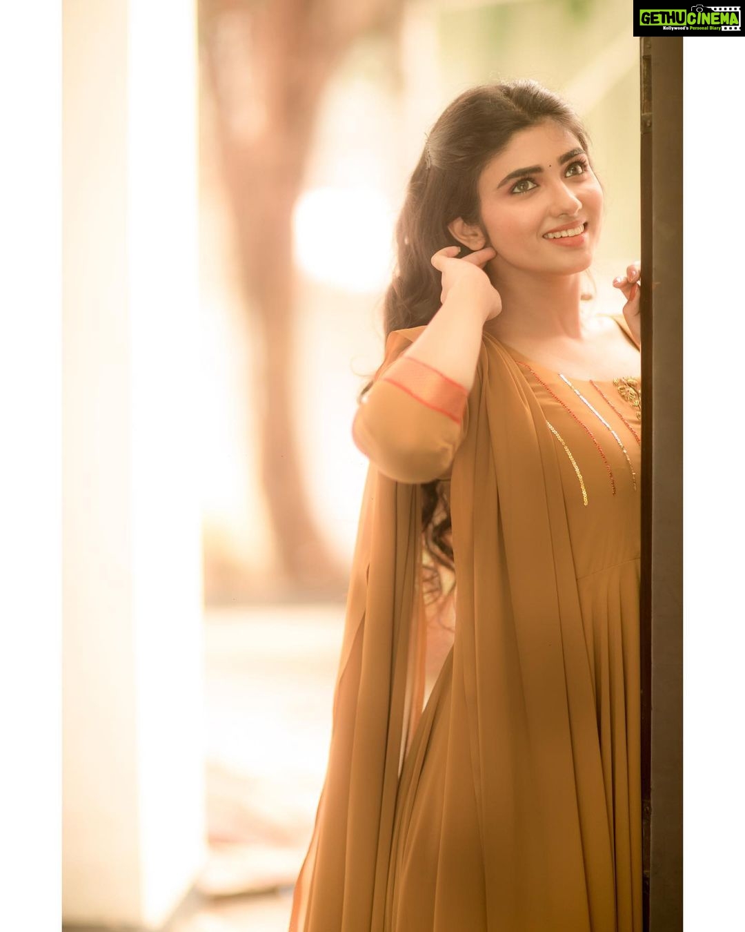 Pragya Nagra Instagram - With this beautiful team again🥰❤🙏🏻 Costumes - @ivalinmabia Stylist - @priyaregan_mb Photography - @camerasenthil Hair - @saisubha_hairstylist Makeup - @imaikkaa_by_nivi Shoot organised by @rrajeshananda
