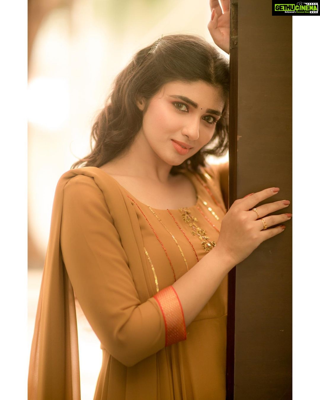 Pragya Nagra Instagram - With this beautiful team again🥰❤🙏🏻 Costumes - @ivalinmabia Stylist - @priyaregan_mb Photography - @camerasenthil Hair - @saisubha_hairstylist Makeup - @imaikkaa_by_nivi Shoot organised by @rrajeshananda